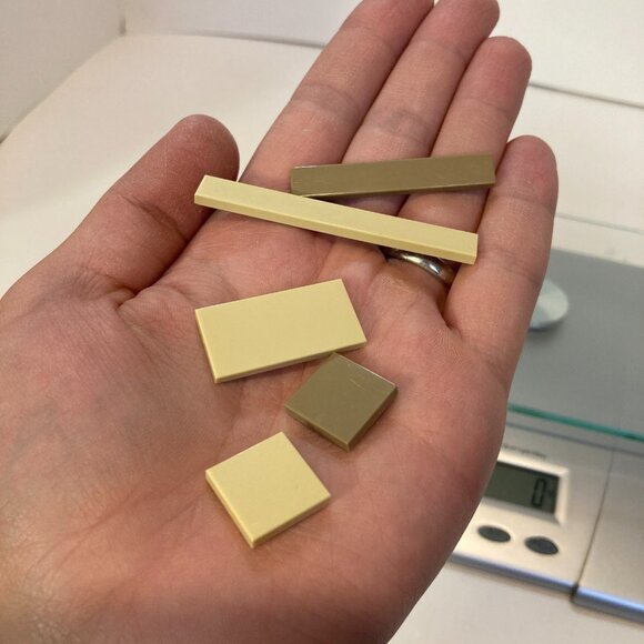 Lego Bulk 3068 2x2 Flat Plate +Other Sizes Mixed Lot Tan Dark Tan 61g 100+ Parts - Picture 2 of 2